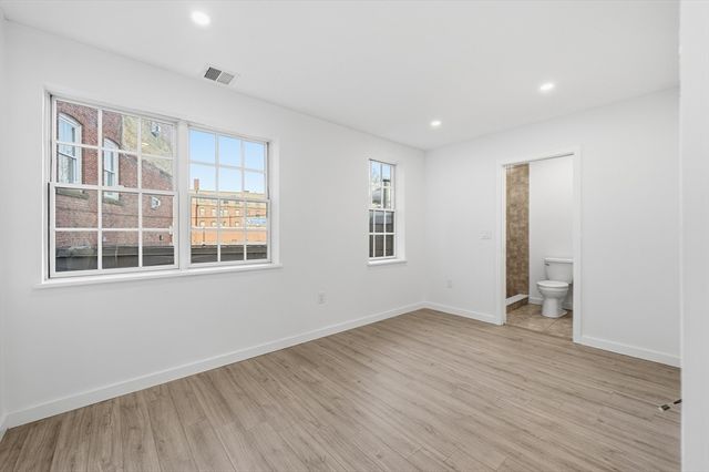 289 Central St, Lowell, MA 01852