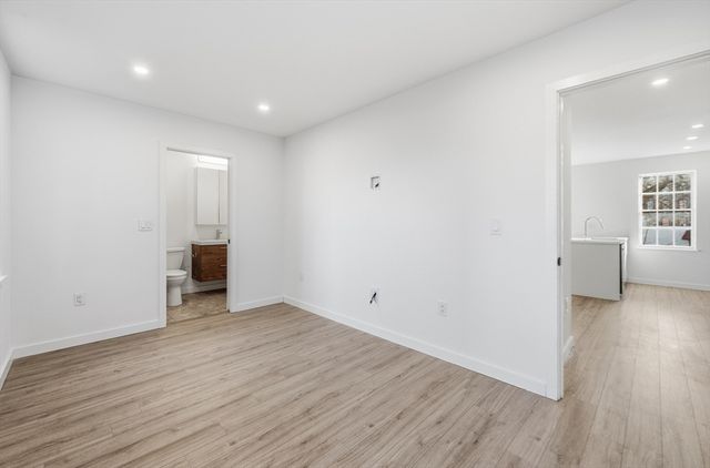 289 Central St, Lowell, MA 01852
