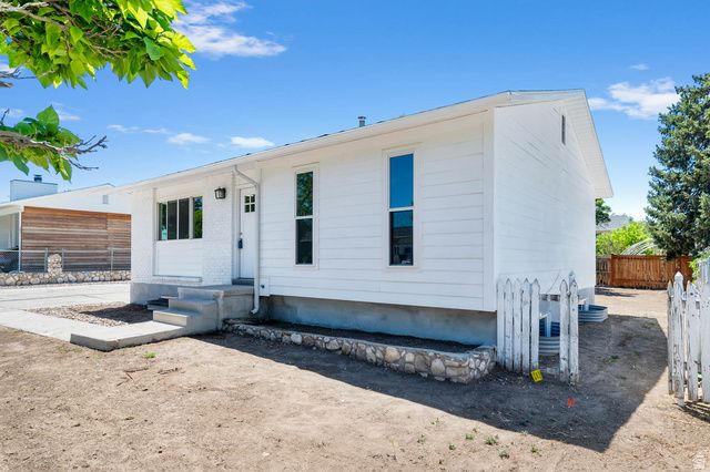 5722 S GANDALF DR, Taylorsville, UT 84129