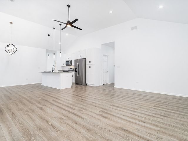 17 w dearborn Street, Plano, IL 60545