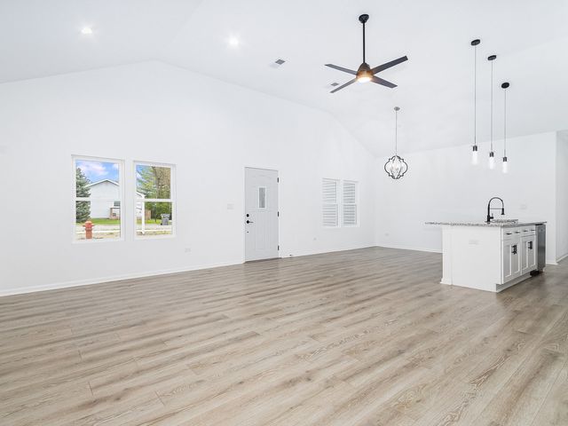 17 w dearborn Street, Plano, IL 60545