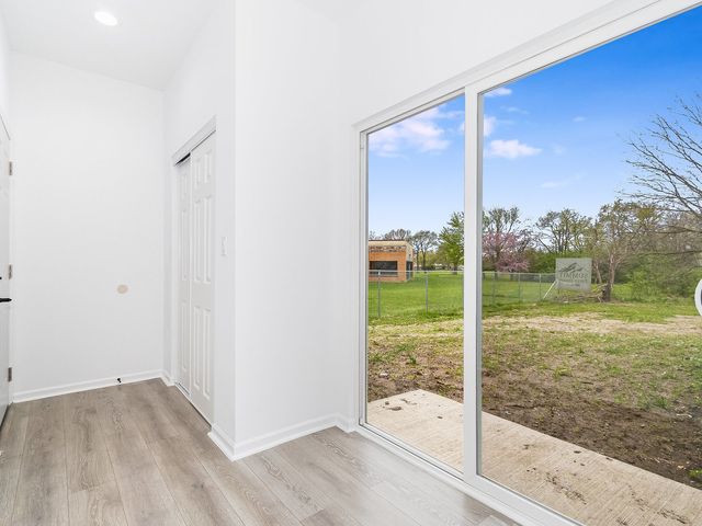 17 w dearborn Street, Plano, IL 60545
