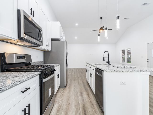17 w dearborn Street, Plano, IL 60545