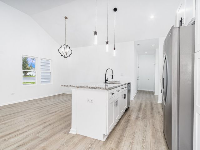 17 w dearborn Street, Plano, IL 60545