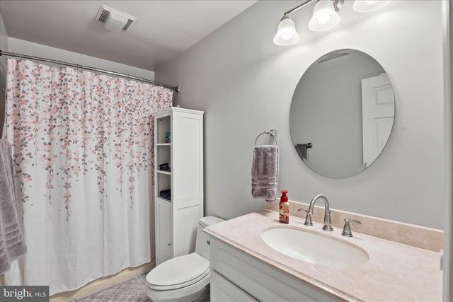 223 GREENVIEW DR, Lancaster, PA 17601