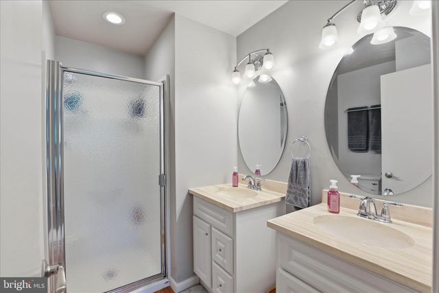 223 GREENVIEW DR, Lancaster, PA 17601