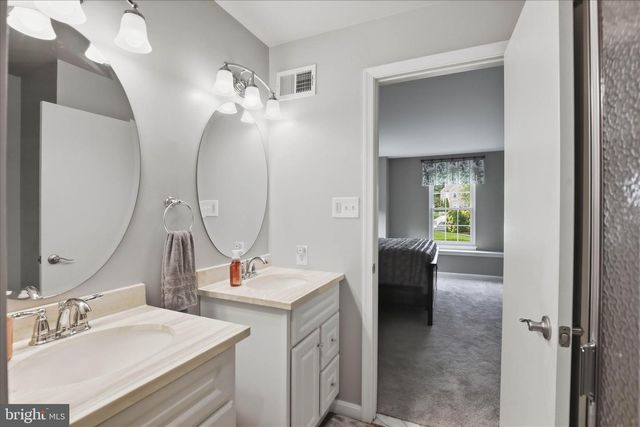 223 GREENVIEW DR, Lancaster, PA 17601