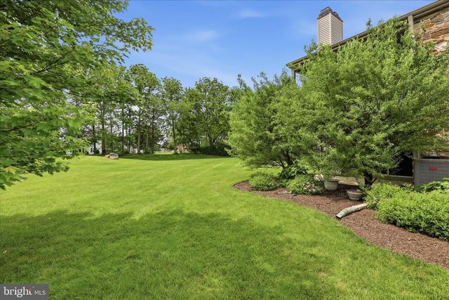 223 GREENVIEW DR, Lancaster, PA 17601