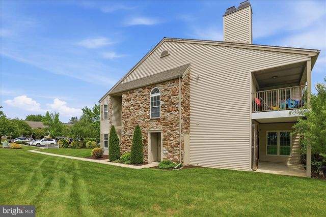 223 GREENVIEW DR, Lancaster, PA 17601