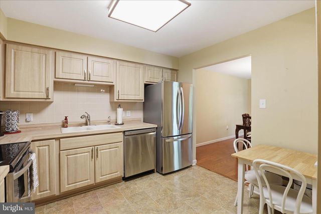 223 GREENVIEW DR, Lancaster, PA 17601