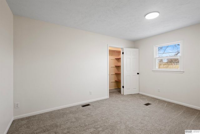 6614 Parkview Lane, Omaha, NE 68104