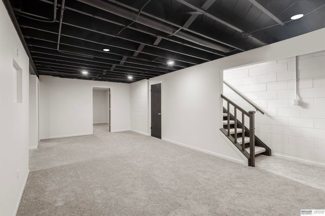 6614 Parkview Lane, Omaha, NE 68104