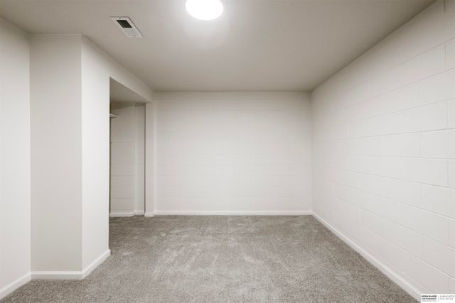 6614 Parkview Lane, Omaha, NE 68104