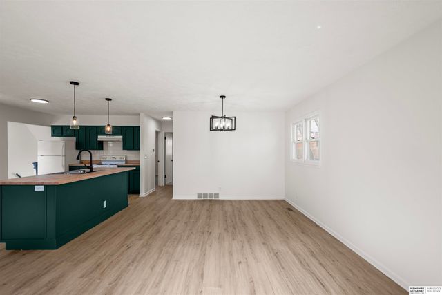 6614 Parkview Lane, Omaha, NE 68104