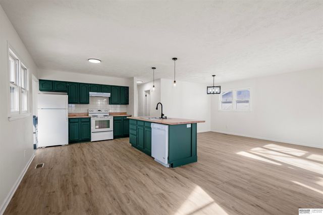 6614 Parkview Lane, Omaha, NE 68104