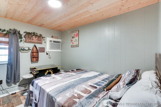 5112 Oakwood Drive, Kingston, OK 73439