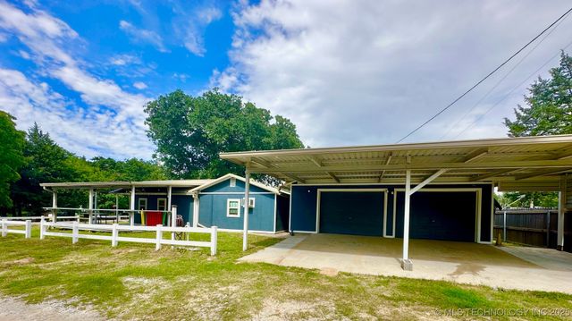 5112 Oakwood Drive, Kingston, OK 73439