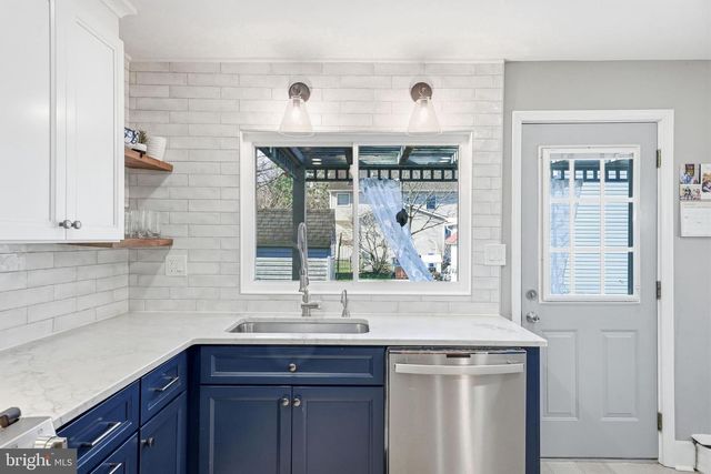 242 CENTER ST, Moorestown, NJ 08057