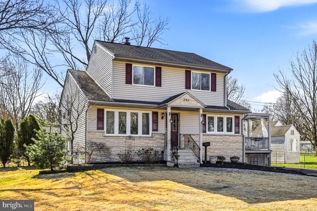 242 CENTER ST, Moorestown, NJ 08057
