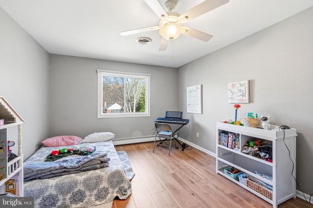 242 CENTER ST, Moorestown, NJ 08057