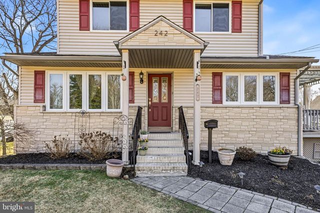 242 CENTER ST, Moorestown, NJ 08057