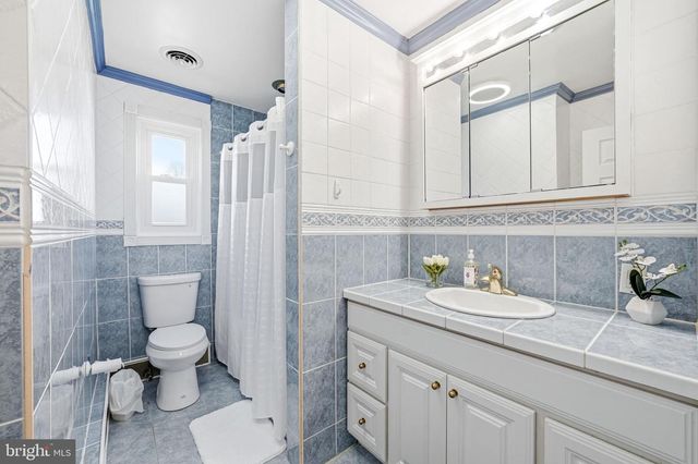 242 CENTER ST, Moorestown, NJ 08057