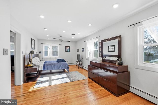 242 CENTER ST, Moorestown, NJ 08057