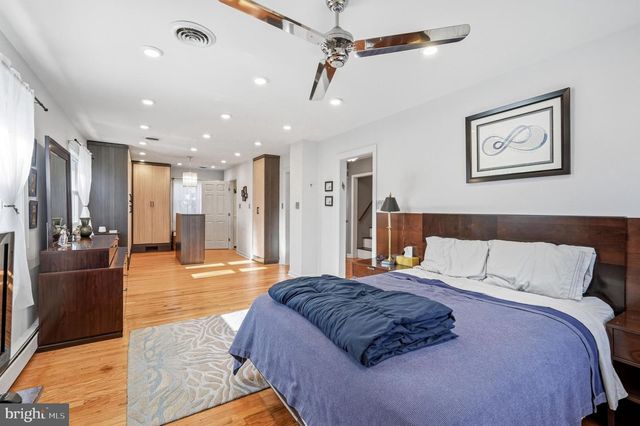 242 CENTER ST, Moorestown, NJ 08057