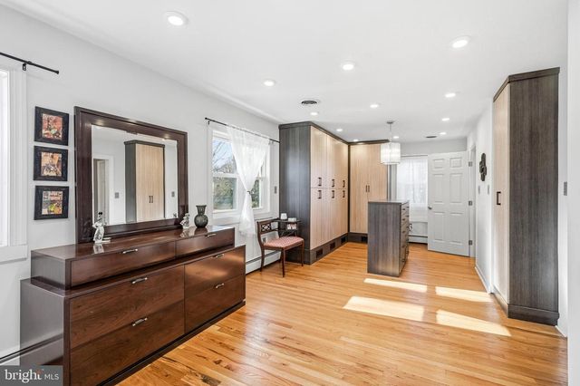 242 CENTER ST, Moorestown, NJ 08057