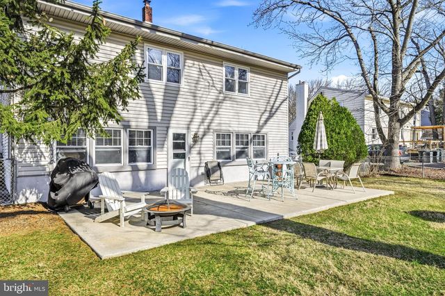 242 CENTER ST, Moorestown, NJ 08057