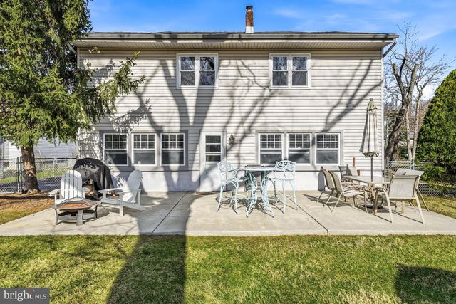 242 CENTER ST, Moorestown, NJ 08057