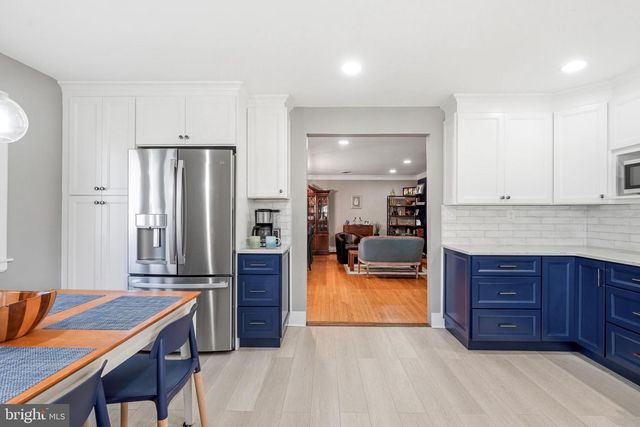 242 CENTER ST, Moorestown, NJ 08057