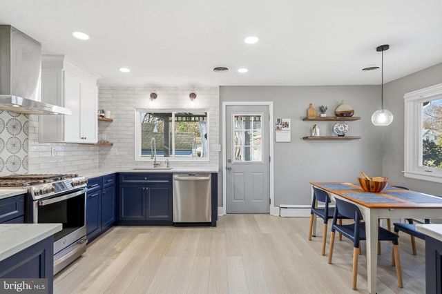 242 CENTER ST, Moorestown, NJ 08057