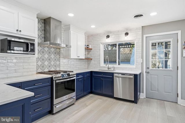 242 CENTER ST, Moorestown, NJ 08057