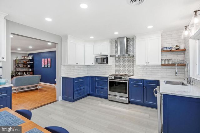 242 CENTER ST, Moorestown, NJ 08057