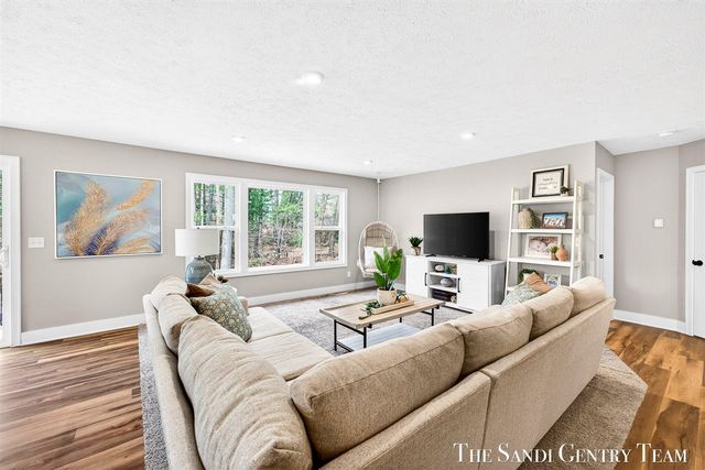 17285 Richton Drive, Nunica, MI 49448