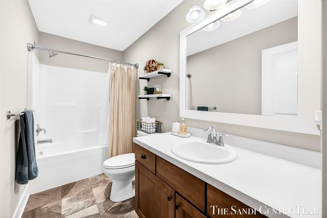 17285 Richton Drive, Nunica, MI 49448