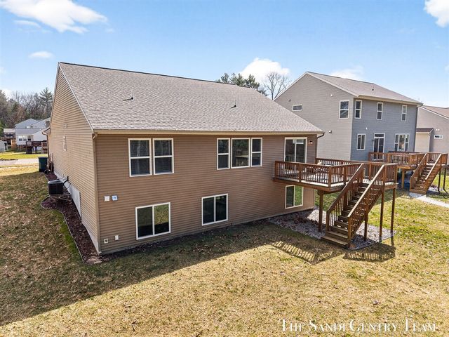 17285 Richton Drive, Nunica, MI 49448