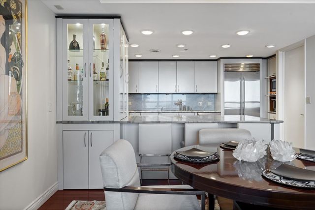 180 E PEARSON Street 4002, Chicago, IL 60611