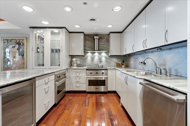 180 E PEARSON Street 4002, Chicago, IL 60611