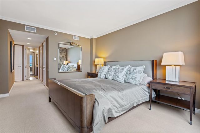 180 E PEARSON Street 4002, Chicago, IL 60611