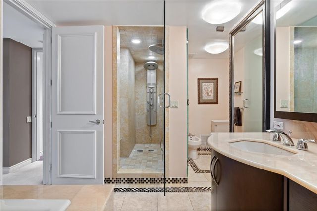 180 E PEARSON Street 4002, Chicago, IL 60611