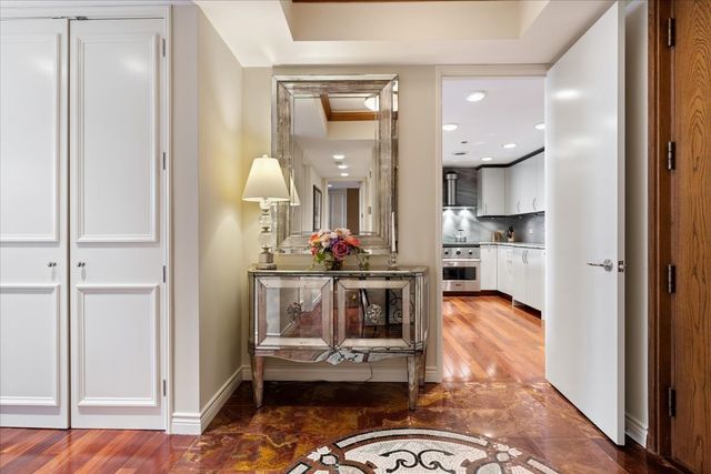 180 E PEARSON Street 4002, Chicago, IL 60611