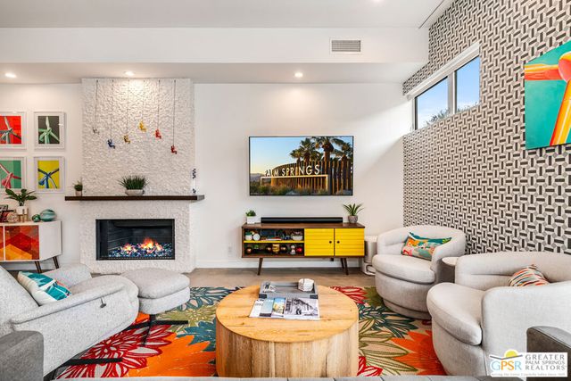 2823 S Palm Canyon Drive, Palm Springs, CA 92264