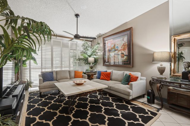 3260 Perimeter Drive, Greenacres, FL 33467