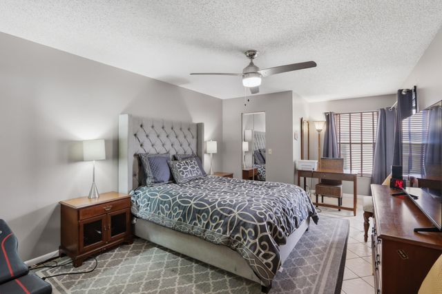 3260 Perimeter Drive, Greenacres, FL 33467