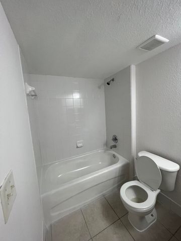 161 SW Palm Dr Apt 107, Port St Lucie, FL 34986