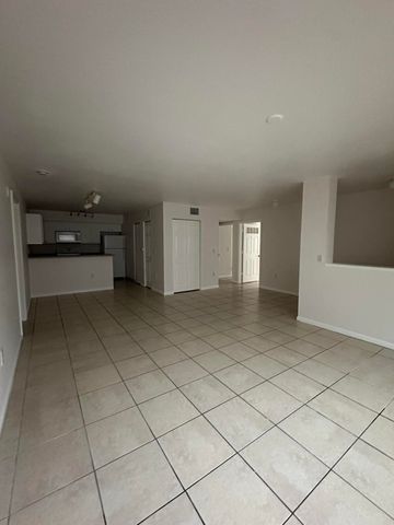 161 SW Palm Dr Apt 107, Port St Lucie, FL 34986