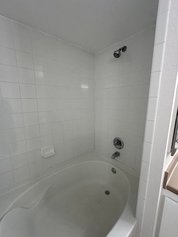 161 SW Palm Dr Apt 107, Port St Lucie, FL 34986