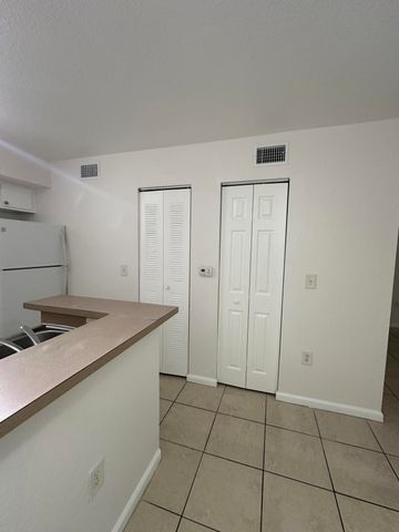 161 SW Palm Dr Apt 107, Port St Lucie, FL 34986